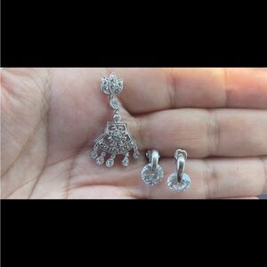 Elegant Silver Jewelry Set pendant and earrings